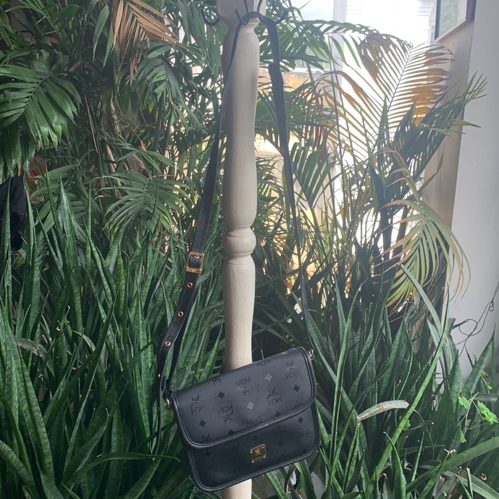 VINTAGE BLACK MCM CROSSBODY BAG: for nights out and stylish brunches! - Picture 3 of 9